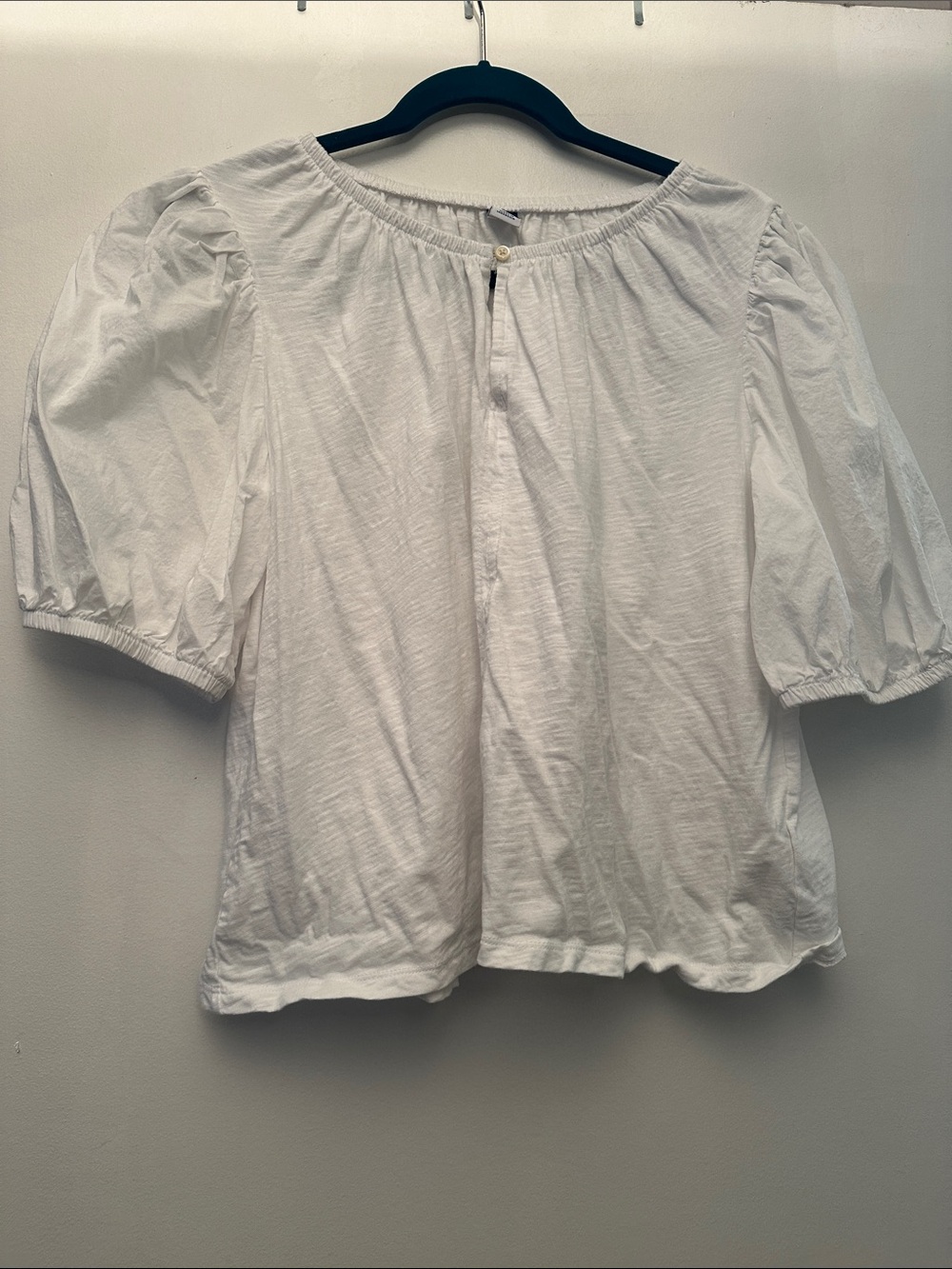 Old Navy Women’s White Puff-Sleeve Top